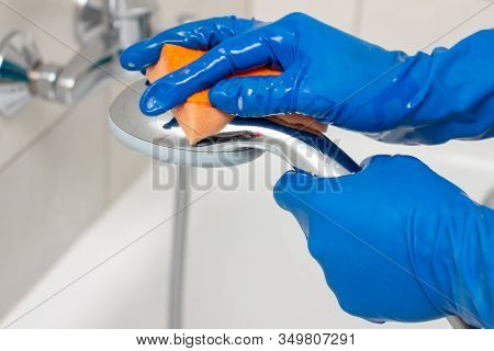 Plumbing Fixtures Cleaning Process From Limescale