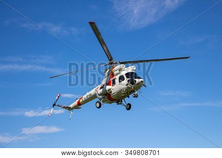 Arlamow, Poland - May, 2019: Landing Of Military Helicopter Kaniya (mi-8, Kitty Hawk) Of The Polish 
