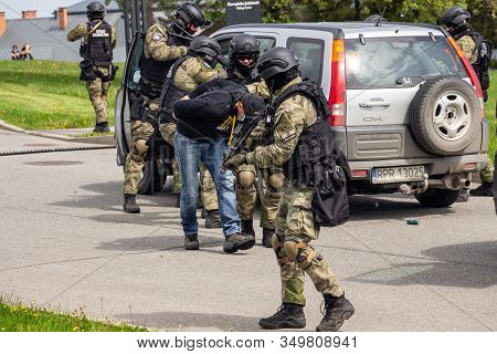 Arlamow, Poland - May, 2019: A Soldier Of The Special Counter-terrorism Unit Of The Polish Border Gu