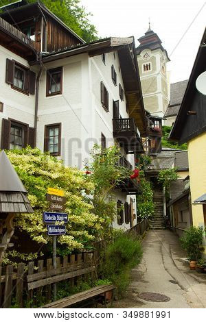 Hallstadt, July 2nd 2017: Old Houses Of Famous Alpine Village Hallstadt, Austria