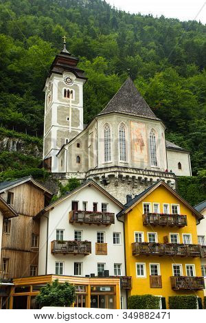 Hallstadt, July 2nd 2017: Old Houses Of Famous Alpine Village Hallstadt, Austria