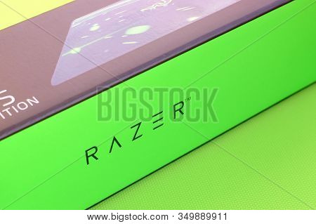 Razer Goliathus Speed Gaming Green Mouse Pad And Box With Logo. Razer Global Gaming Hardware Manufac