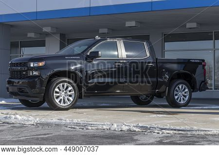 Kokomo - Circa January 2022: Chevrolet Silverado Display In Snow. Chevy Offers The Silverado In Wt, 