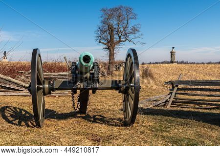 Gettysburg, Pennsylvania, Usa February 7, 2022 A Union Cannon Along The Wheatfield Road With The Mon