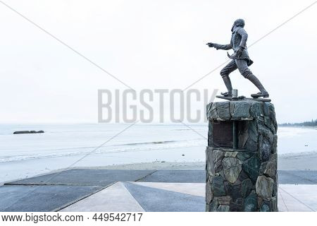 Gisborne New Zealand - February 8 2022; Memorial Statue Of Young Nick Characteristically Pointing To