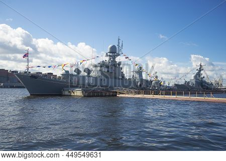 St. Petersburg, Russia - July 25, 2015: Small Anti-submarine Ship Of Zelenodolsk At The Piera On The