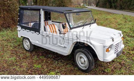 Bordeaux , Aquitaine  France - 02 15 2022 : Citroen Mehari Car Plastic Old Vintage Beach Convertible