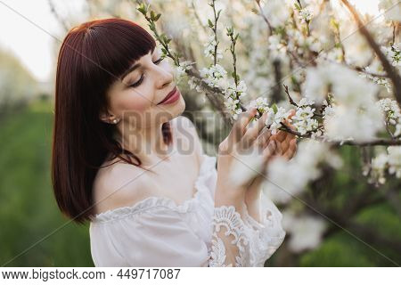 Microdermabrasion Clinic Treatment, Aesthetic Facial Procedure, Anti Acne And Hyperpigmentation Cosm