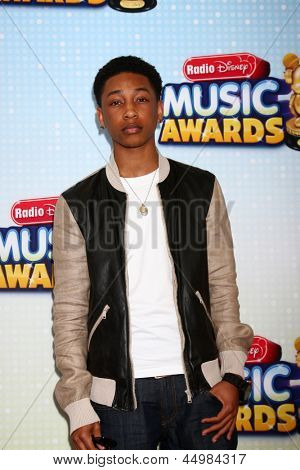 LOS ANGELES - 27 APR: Jacob Latimore arriva presso la Radio Disney Music Awards 2013 presso la Nokia la