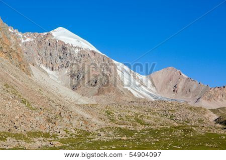 Berg und kleine Gletscher. Tien-shan