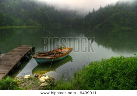 Splendida vista del Lago Nero Borcka