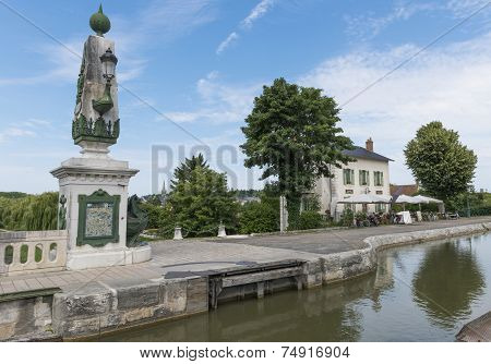 Restaurant And Canal Loire