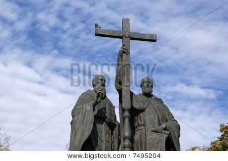 Monumento ai SS. Cirillo e Metodio Slavyanskaya piazza a Mosca