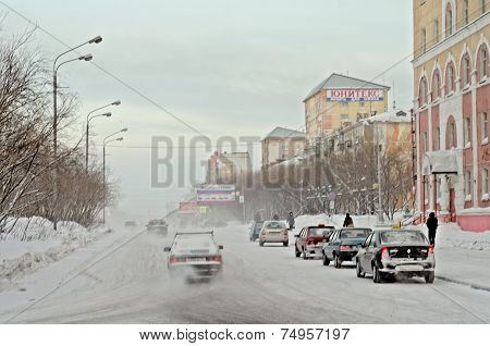 VORKUTA - JANUARY 21: Lenina street on January 21, 2013 in Vorkuta
