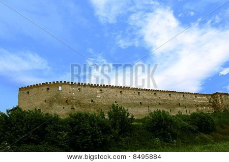 Antigua fortaleza con lagunas