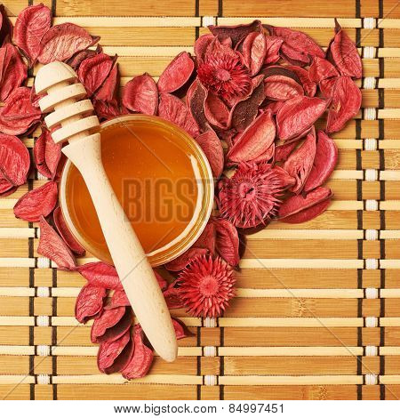 Potpourri around the honey jar