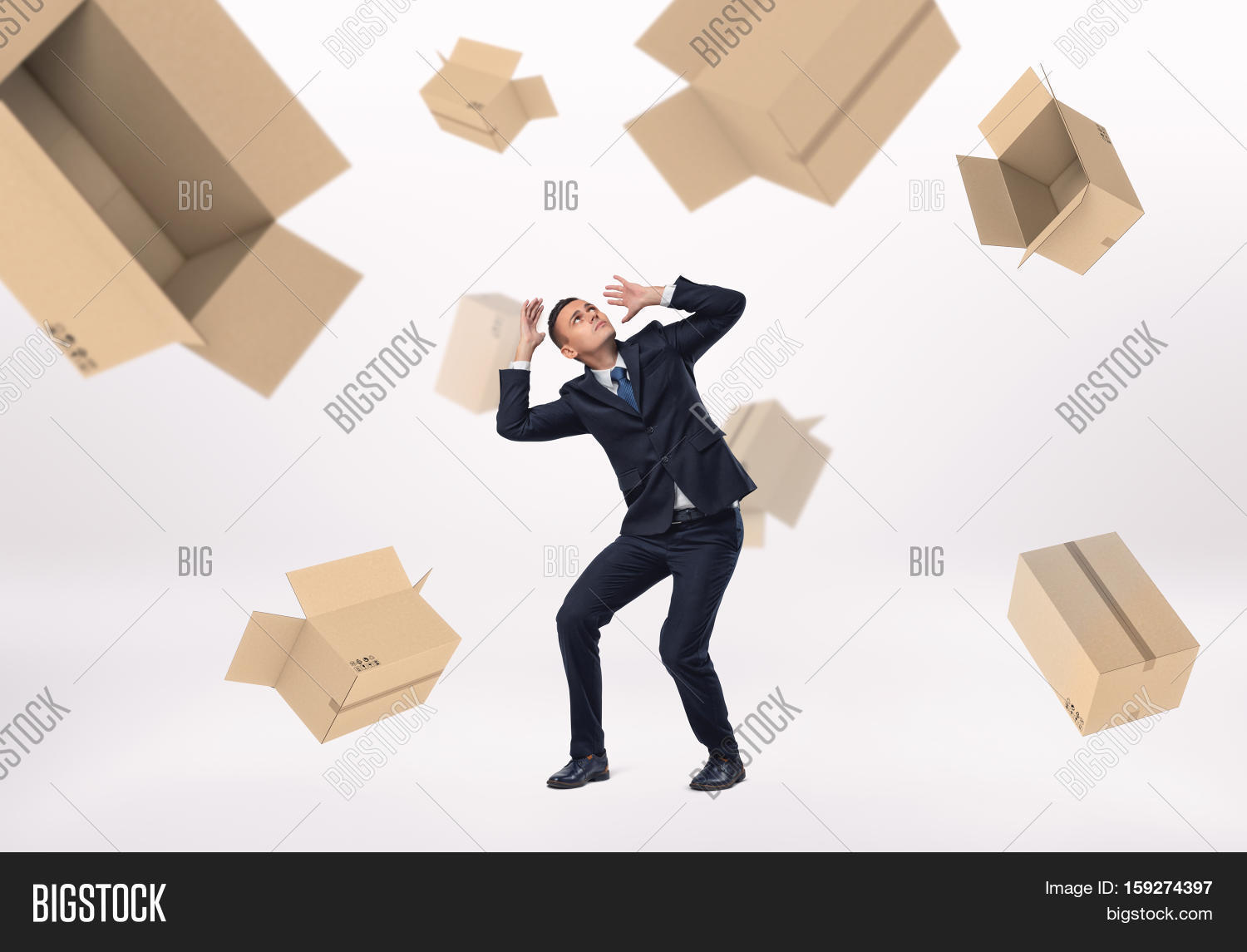 Пустая коробка. Falling boxes. Падение предметов. Коробка упала. Коробка с падающими стенами из бумаги.