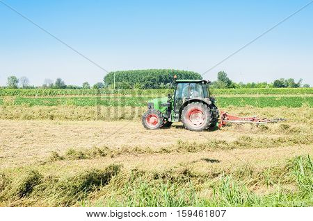Agricultural jobs haymaking tractor with Tedding equipment