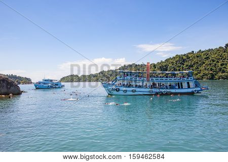 TRAD THAILAND - OCTOBER 29 : tourist boat floating over snorkeling point at koh Rang island in Koh Chang national park on october 29 2014 in trad thailand