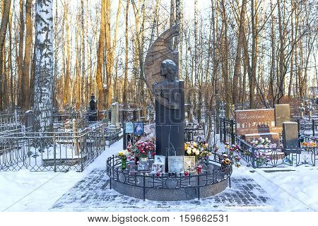 ST. PETERSBURG, RUSSIA - NOVEMBER 29, 2016: Photo of Monument to Victor Tsoi on the grave of the singer.