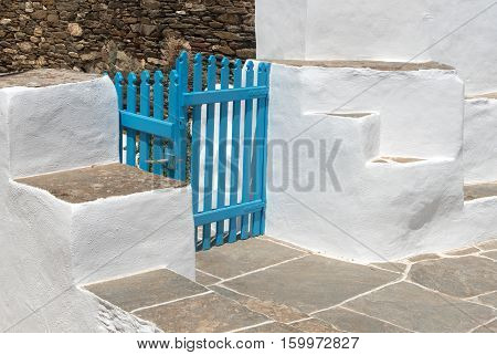 Traditional backyard with blue closed wooden rail and white walls
