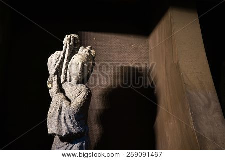Traditional Chinese Statues Were Used As The Junk Ballasts Or Ship Ballasts