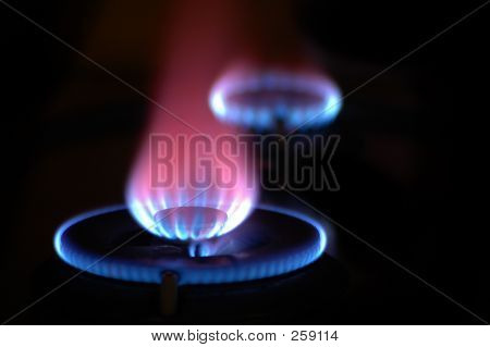 Flammen von 2 Öfen