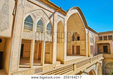 Kashan, Iran - October 22, 2017: The Rich Wall Decorations Of Howz Khaneh Courtyard In Abbasi House 