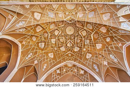Kashan, Iran - October 22, 2017: The Semi-dome Of The Portal (iwan) In Courtyard Of Abbasi House Wit
