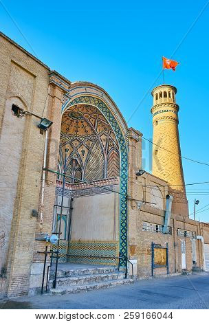 The Central Mosque Or Masjid Jameh Is The Oldest Mosque In Kashan, It Has Only One Minaret And Sceni
