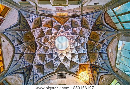 Kashan, Iran - October 22, 2017: The Small Hall Of Aminoddole Caravanserai (timche-ye Amin Od-dowleh