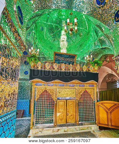 Kashan, Iran - October 22, 2017: The Sarcophagus In Shahzadeh-ye Ibrahim Holy Shrine Is Surrounded B