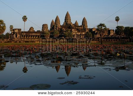 Angkor Wat, den mest berömda Khmer templet, nära Siem Reap, Kambodja, vid solnedgången.