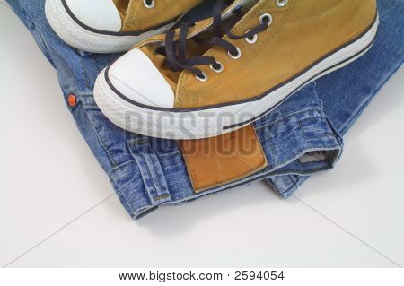 Sneakers und jeans