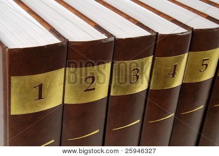 Cinco volumes da enciclopédia - livros em uma linha