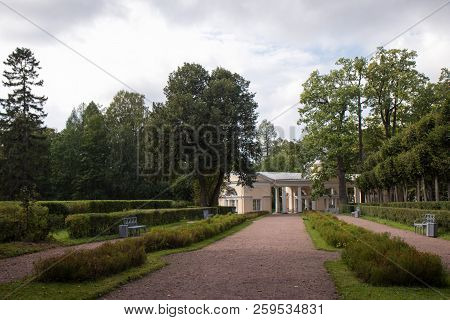 Pavlovsk, St Petersburg, Russia - September 10, 2018. Ppavilion Voliere Building At The Pavlovsk Par