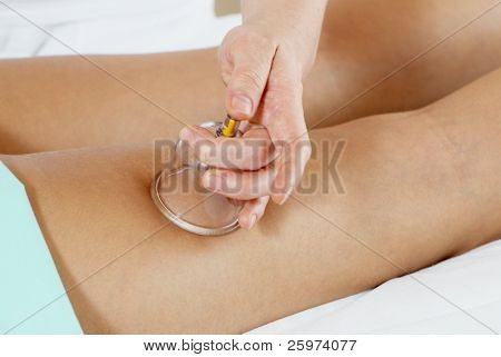 Massage för fötterna. I massagesalong