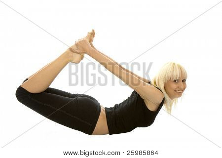 Mladá dívka dělá fitness a cvičení