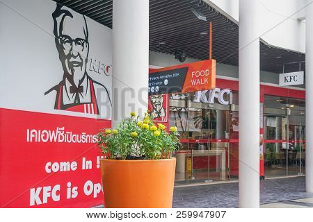 Samut Prakan ,thailand-october 17,2017:  In Front Of Kentucky Fried Chicken Restaurant With Big Colo