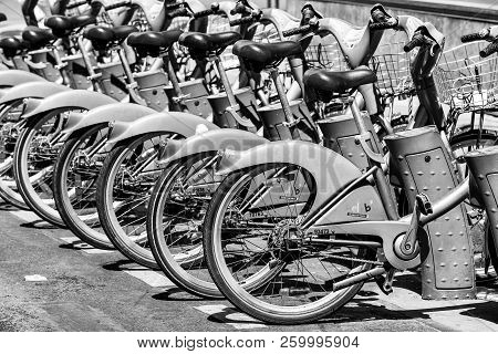 Paris, France - June 16, 2017: Some Bicycles Of The Velib Bike Rental Service. With The Bicing Shari