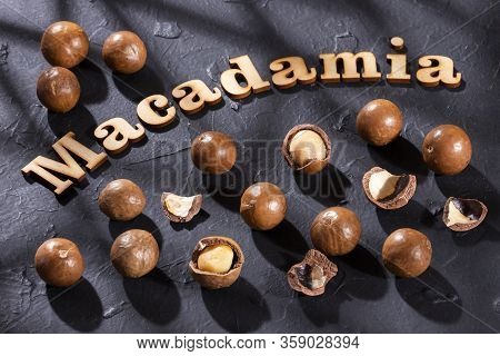 Macadamia Integrifolia - Phrase Macadamia In Wood Letters
