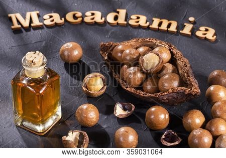 Macadamia Integrifolia - Phrase Macadamia In Wood Letters