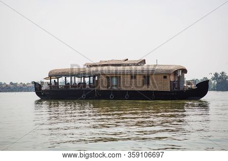 Alapuzha, Kerala, India-february 4, 2019. A Pleasure Boat And House-boat On The Seaweed-covered Rive