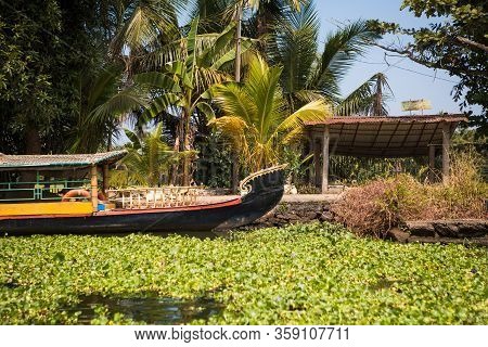 Kerala`s Landmark Is A Pleasure Boat And House-boat On The Seaweed-covered River Channels Of Allapuz
