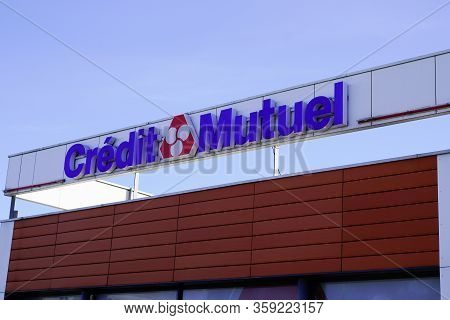 Bordeaux , Aquitaine / France - 01 24 2020 : Credit Mutuel Sign Logo Bank Agency Facade In Street Br