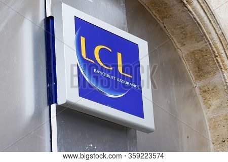 Bordeaux , Aquitaine / France - 10 28 2019 : Lcl Sign Logo Banque Et Assurance Le Credit Lyonnais Fr