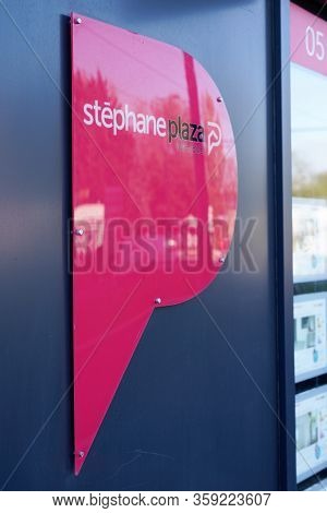 Bordeaux , Aquitaine / France - 11 13 2019 : Stéphane Plazza Logo Sign Store Real Estate Agencies Sh