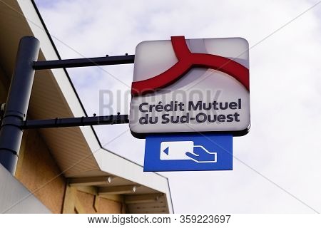 Bordeaux , Aquitaine / France -  01 09 2020 : Credit Mutuel Du Sud Ouest Atm Sign On Bank Office Age