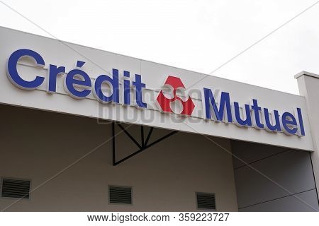 Bordeaux , Aquitaine / France - 01 15 2020 : Credit Mutuel Logo Sign On Bank Office Agency Facade In