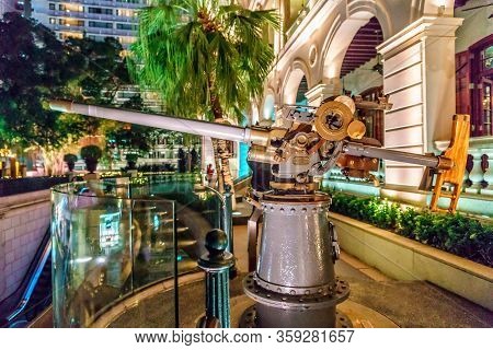 Hong Kong - January 18, 2016: Noon Day Gun By Iconic 1881 Heritage Hotel Which Is Located In Heart O